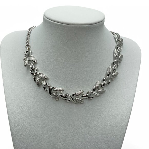 Vintage CORO Silver Tone Link Necklace Shiny Matte Collectible Designer Jewelry - Picture 2 of 9